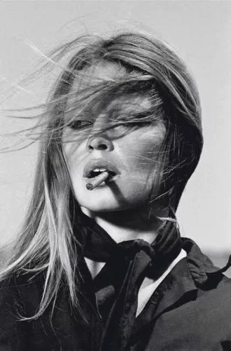Brigitte Bardot smoking 80x120 cm